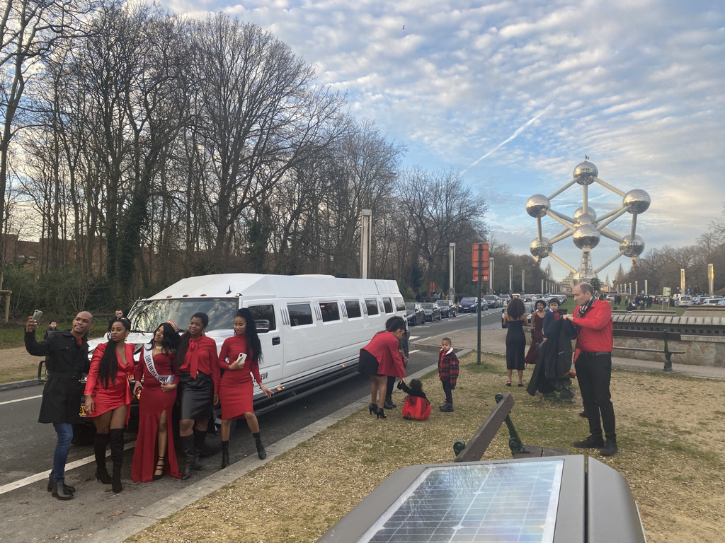 Mega Hummer limousine huren bij Splendeur Limousines Mega Hummer limousine huren