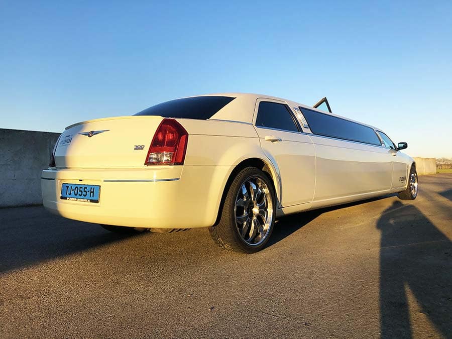 Chrysler (gouden) Chrysler limousine verhuur