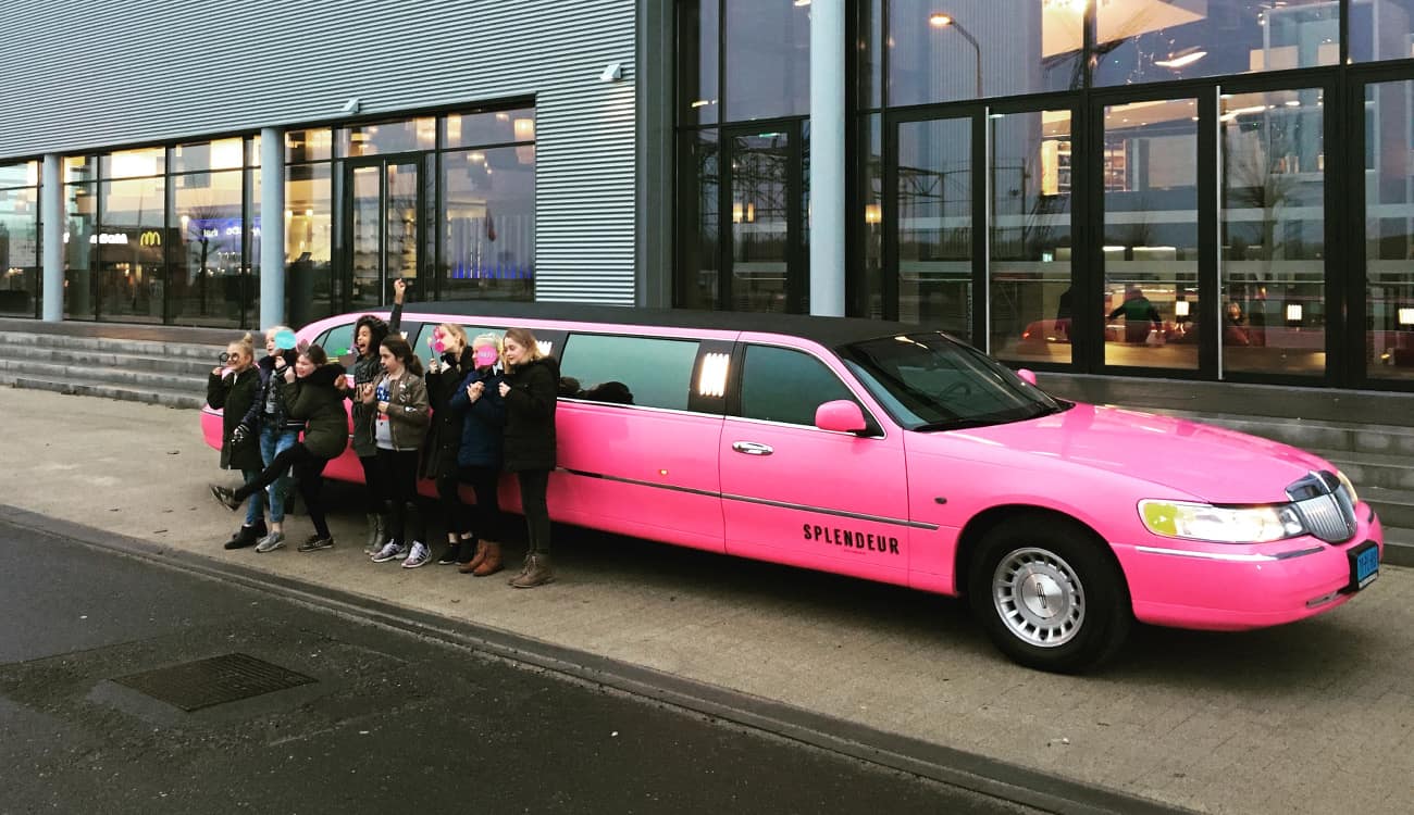 Roze Lincoln limousine huren bij Splendeur Limousines Roze limousine verhuur