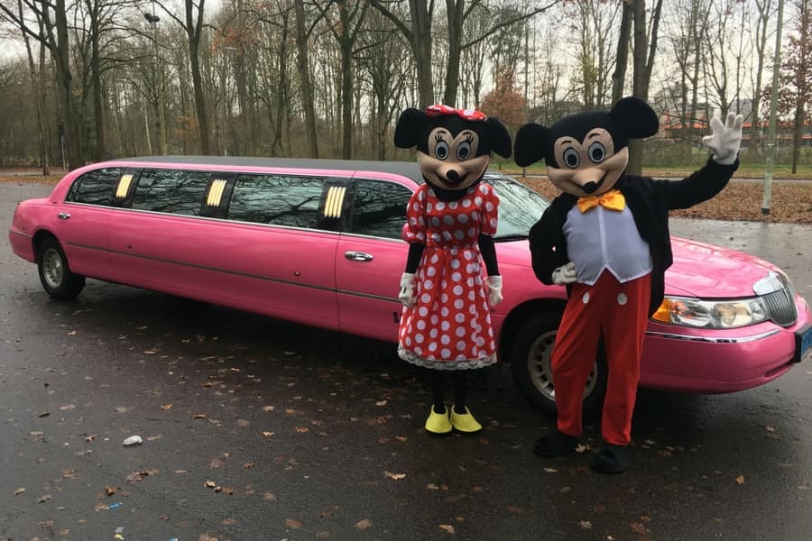 Roze Lincoln limousine huren bij Splendeur Limousines 8-persoons limousine huren – Roze