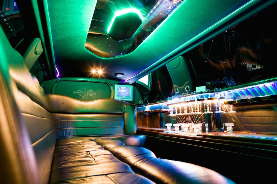 Lincoln (roze) Roze limousine verhuur