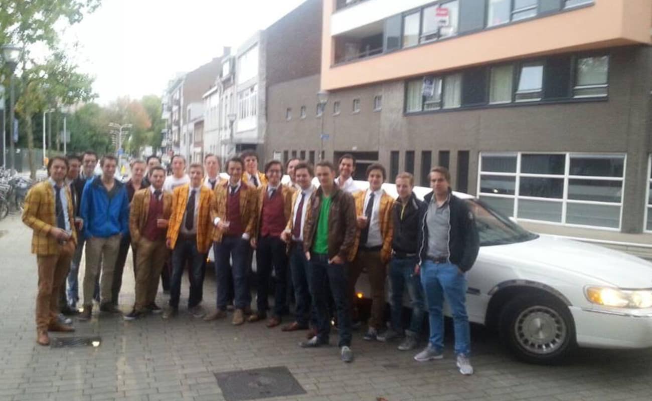 Studentenvervoer Studentenvervoer limousine verhuur